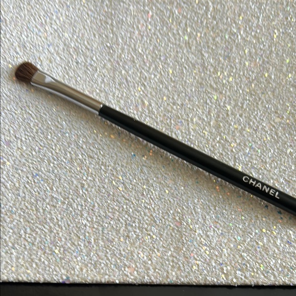 CHANEL Eyeshadow Brush - Picture 1 of 5